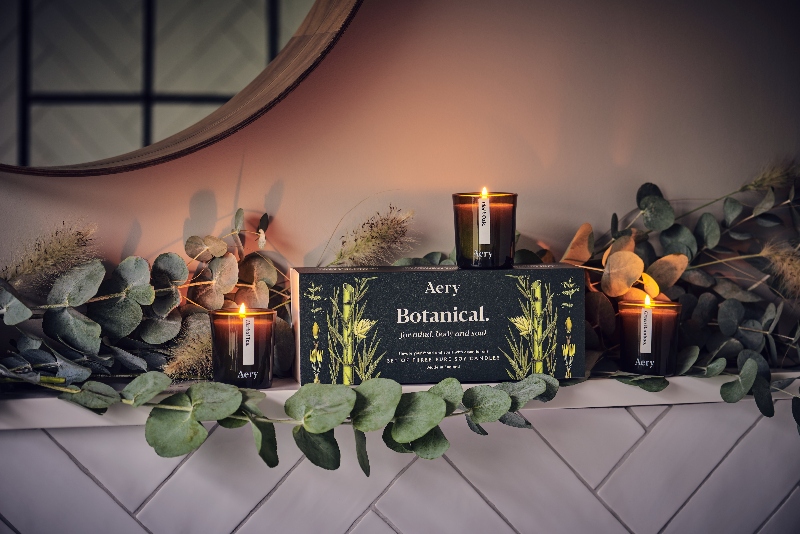 Scented candle gift set with natural essential oils